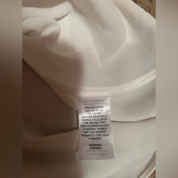 Halogen Women’s New White Blouse Top Size M V Neck Wrap pleated High-Low edge - Picture 4 of 10